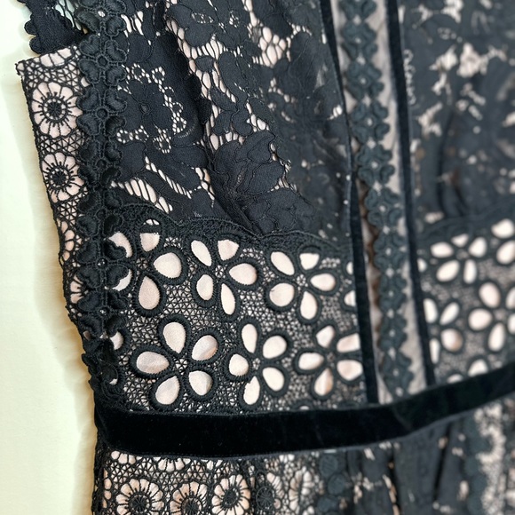 Boutique Moschino Floral Lace Sleeveless Dress in Black/Nude - Size 4 Aeffe NWT - Picture 2 of 16